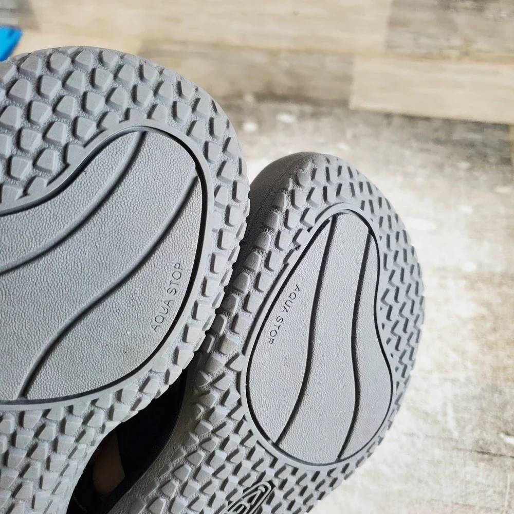 Keen Stingray Kids Water Sandals Sz 1 Black Drizzle Closed Toe Hook & Loop